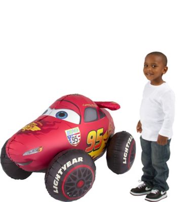 cars 3 giant lightning mcqueen